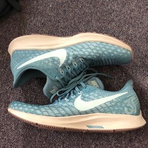 Teal and cream Nike zoom